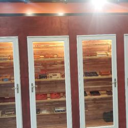 I Vapor & Tobacco - Cigar room