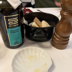 Restaurant Ragusa - Bread service with amazing olive oil
