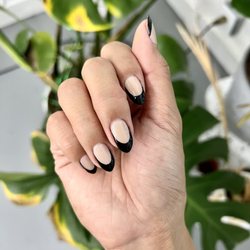 Maldives Spa & Nails - Gel manicure with nail art design