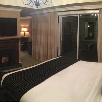 Oak Bay Beach Hotel - Our room at the hotel - Hotels Near Me - Victoria, British Columbia Oak Bay Beach Hotel - Our room at the hotel - Hotels Near Me - Victoria, British Columbia