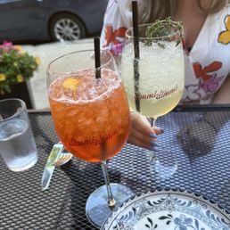 Aperol spritz, honey spritz Aperol spritz, honey spritz