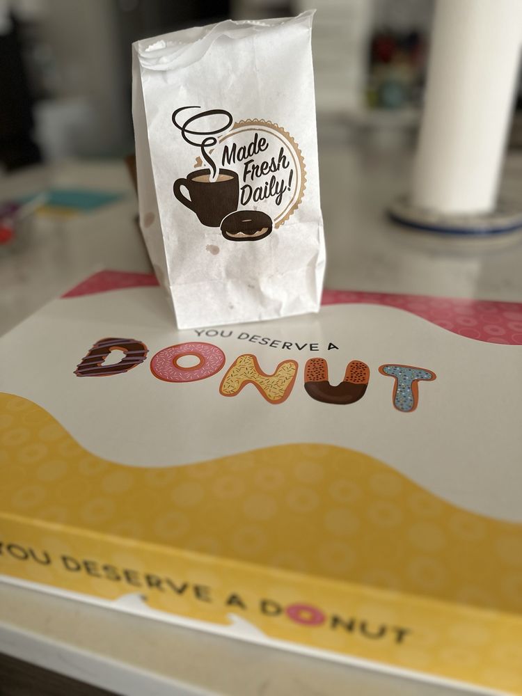 Donut Palace Logo