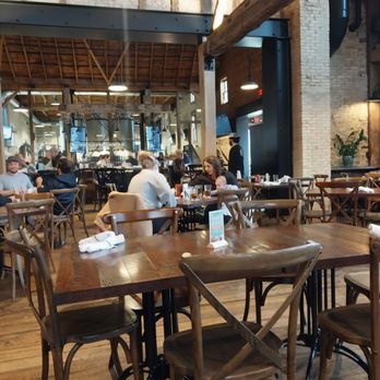 Foxtown Brewing - Dining room - Brewpubs Near Me - Mequon, Wisconsin