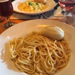 Toujours Mikes - Pâtes sauce rosée 12$ 12oz de Galo 6.65$  Ceci est le seul pain que nous avons reçu :(