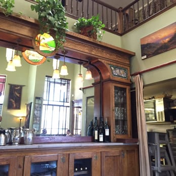 Linn's Restaurant - Inside Linns - American Near Me - Cambria, California