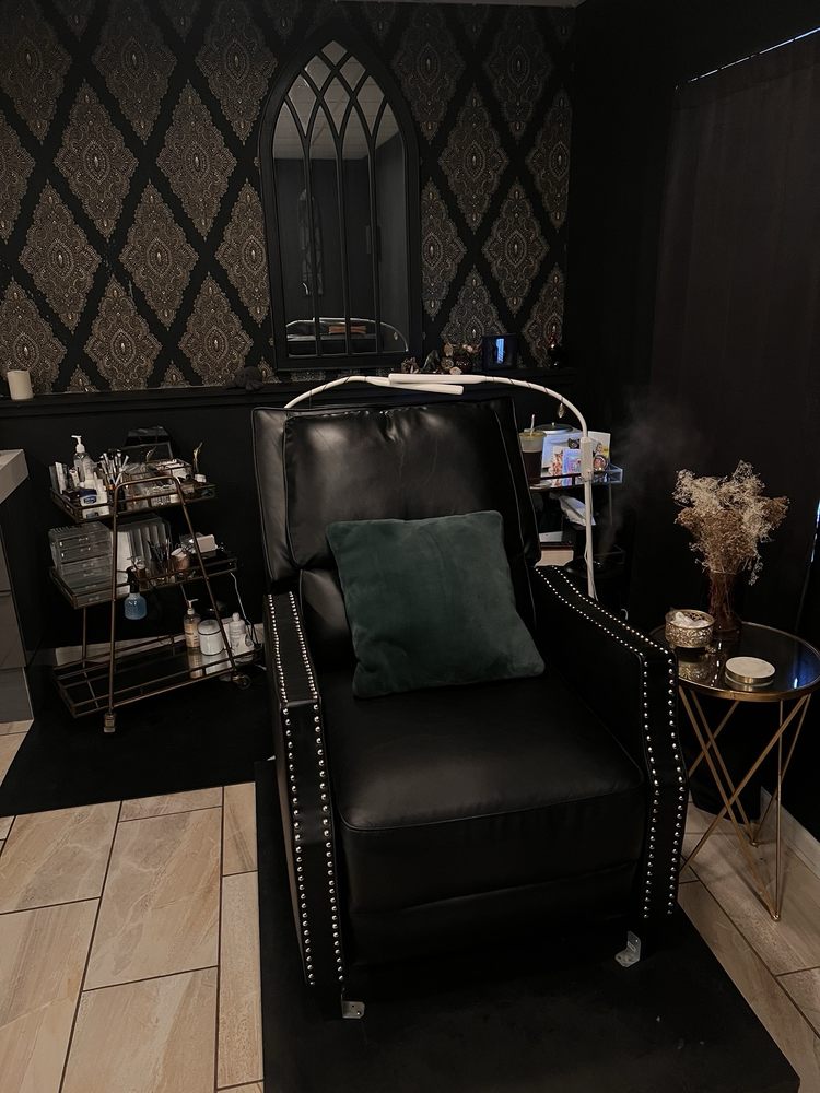 Gem Salon & Boutique Logo