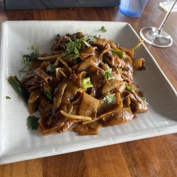 OB Noodle House - Hong Kong Chow Fun with Chicken - Asian Fusion Near Me - San Diego, California OB Noodle House - Hong Kong Chow Fun with Chicken - Asian Fusion Near Me - San Diego, California