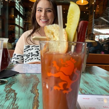 Café Hollander Hilldale - American Near Me - Madison, Wisconsin