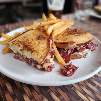 Belfast Gastropub - Adult grilled cheese with corned beef - Gastropubs Near Me - Lindenhurst, New York Belfast Gastropub - Adult grilled cheese with corned beef - Gastropubs Near Me - Lindenhurst, New York