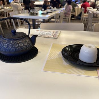 Sam Woo Cafe - He said one minute before I pour it - Desserts Near Me - Artesia, California