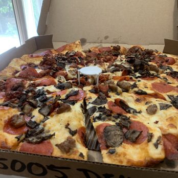 Round Table Pizza - Garlic Parmesan XL pizza - Pizza Near Me - Pittsburg, California