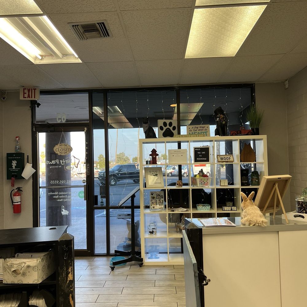 The Splooting Rabbit - Waiting area of salon - Pet Groomers Near Me - Phoenix, Arizona The Splooting Rabbit - Waiting area of salon - Pet Groomers Near Me - Phoenix, Arizona