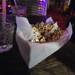 Myrtle Pub - Gin & Tonic and free popcorn with Old Bay seasoning.