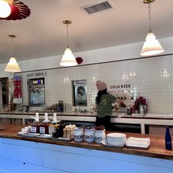 Jumbo's Win Win - Minimalist interior