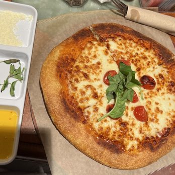 Urth Caffe - Margherita Pizza - Coffee & Tea Near Me - Laguna Beach, California Urth Caffe - Margherita Pizza - Coffee & Tea Near Me - Laguna Beach, California
