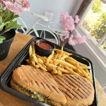 Medii Kitchen - Mediterranean Near Me - Anaheim Hills, California