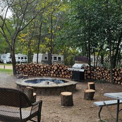 Mineola RV Park - Fire ring where friends gather