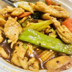 Hong Kong Chef Chinese Carryout - Chicken in Garlic sauce (small $8). The tender chicken was delicious.