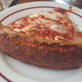 Emmett's - Caramelized cheese crust. Watch out Detroit, Chicago is moving in on your style. - American Near Me - New York, New York