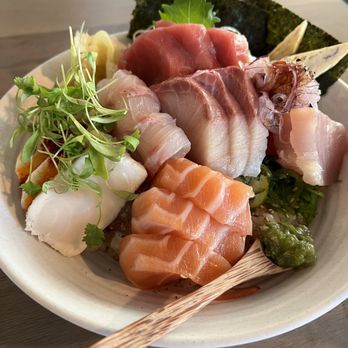 Sushi Q - 18 piece Chirashi. The sashimi is the perfect size - Japanese Near Me - Sacramento, California Sushi Q - 18 piece Chirashi. The sashimi is the perfect size - Japanese Near Me - Sacramento, California