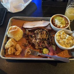 3 meat platter double pulled pork, Mac & Chesse, & brisket chili