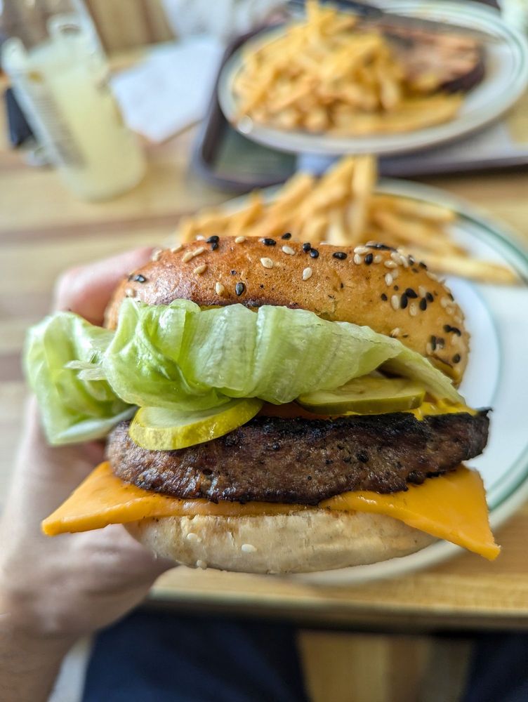 WhistleBerry Market & Eatery Logo