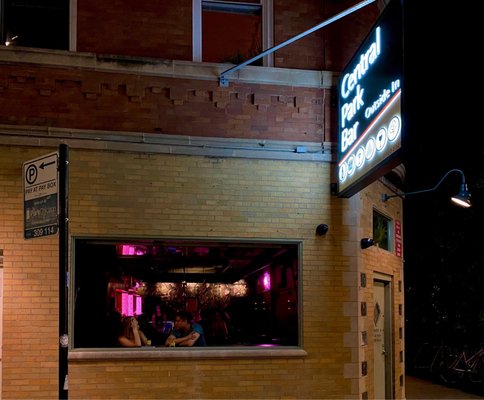 Central Park Bar by null