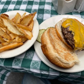 J.G. Melon - Cheeseburger and Cottage Fried Potatoes - American Near Me - New York, New York