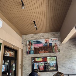 Hooters