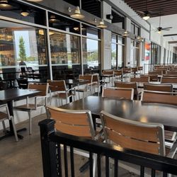 Kenny & Ziggy's New York Delicatessen - Outdoor seating by the entrance