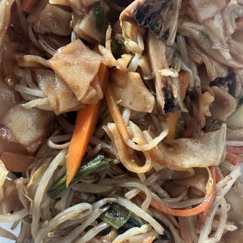 V Bistro - Basil flat noodles with beef - Vietnamese Near Me - Humble, Texas