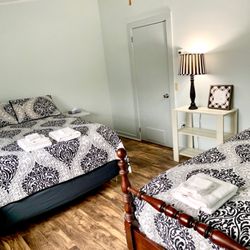 Brook Road Inn - Victorian Rose Room