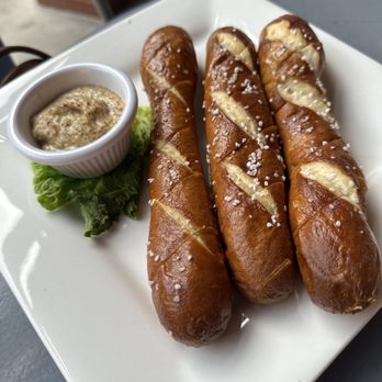 Southern Railway Taphouse - Pretzels - Cocktail Bars Near Me - Richmond, Virginia