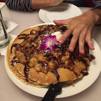 M.A.C. 24/7 - Mac Daddy Bananas Foster Pancakes - American Near Me - Honolulu, Hawaii