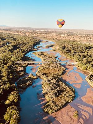 Rainbow Ryders Hot Air Balloon Co. by null