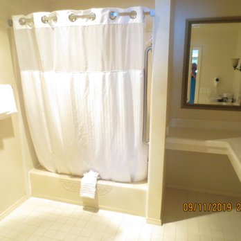 Back Bay Inn - walk in shower - Hotels Near Me - Los Osos, California