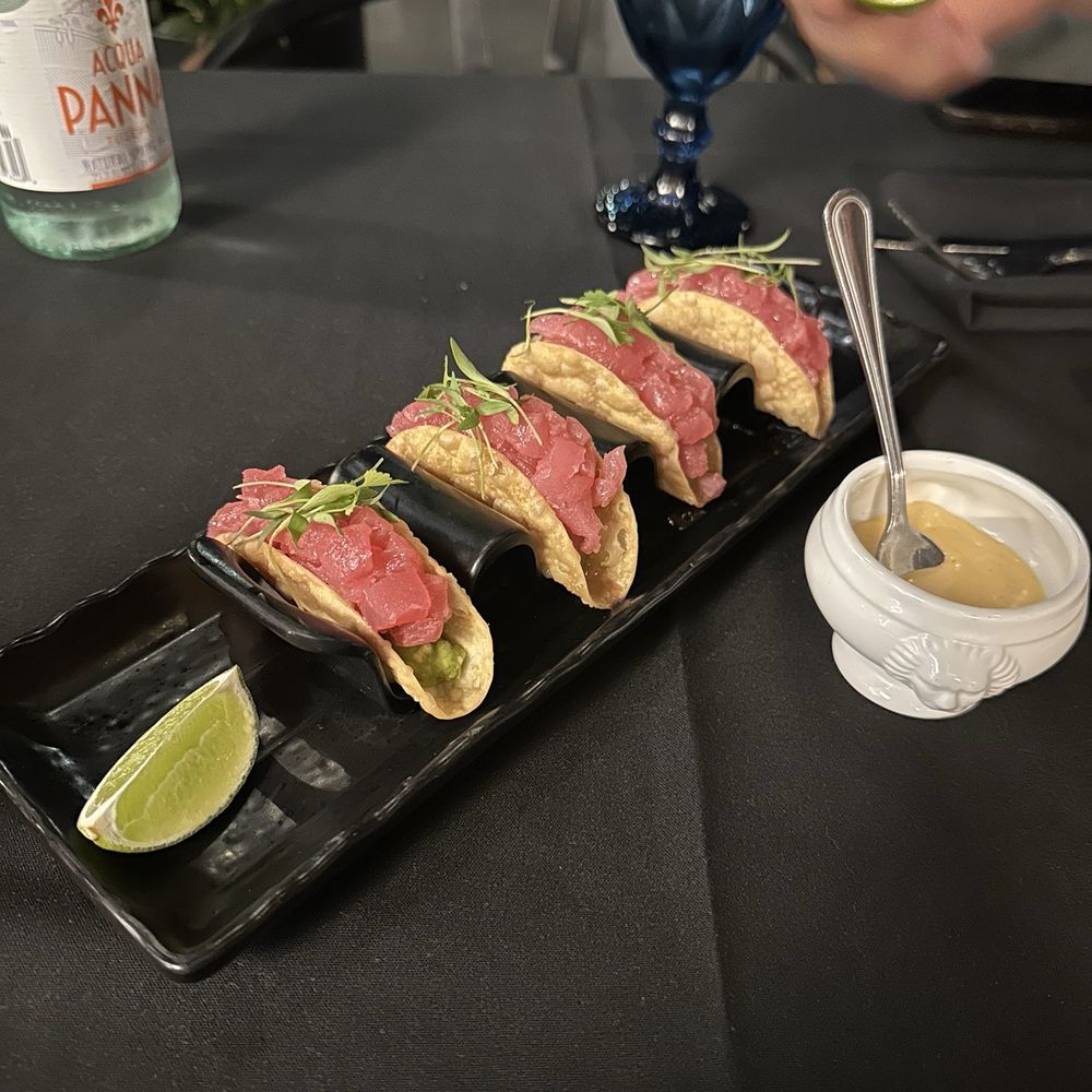 ViaSelfie Fusion Kitchen - Ahi tacos - Cocktail Bars Near Me - Burbank, California ViaSelfie Fusion Kitchen - Ahi tacos - Cocktail Bars Near Me - Burbank, California