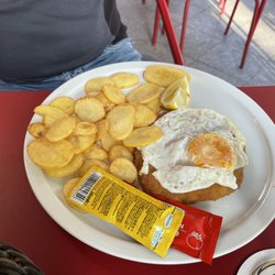 Café Lisboa - Schnitzel mit Spiegelei