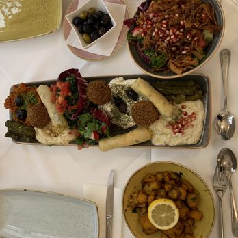 Elissar - Mezze variations, potatoes and fattoush - Lebanese Near Me - Vienna, 9