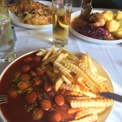 Gutsschänke - Currywurst mit Pommes