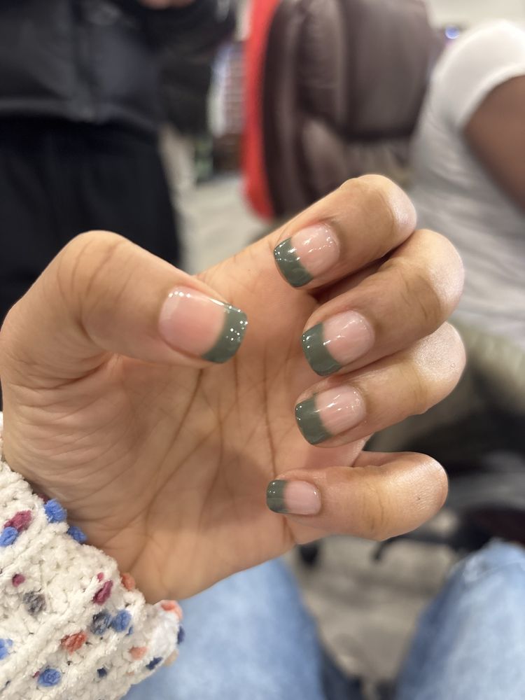 darling nails Logo