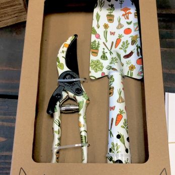 Quail Botanical Gardens Gift Shop - Garden Tool set with matching veggies print - Botanical Gardens Near Me - Encinitas, California Quail Botanical Gardens Gift Shop - Garden Tool set with matching veggies print - Botanical Gardens Near Me - Encinitas, California