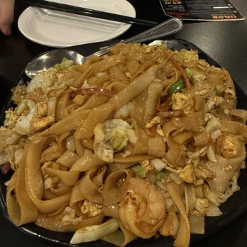 Home Eat - 81 Egg & Shrimp Chow Fun 滑蛋虾炒河粉 - Chinese Near Me - San Jose, California Home Eat - 81 Egg & Shrimp Chow Fun 滑蛋虾炒河粉 - Chinese Near Me - San Jose, California