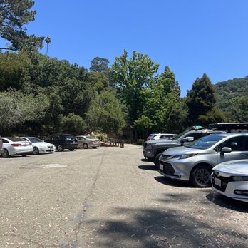 Leona Lodge - Parking lot to entrance - Venues & Event Spaces Near Me - Oakland, California Leona Lodge - Parking lot to entrance - Venues & Event Spaces Near Me - Oakland, California