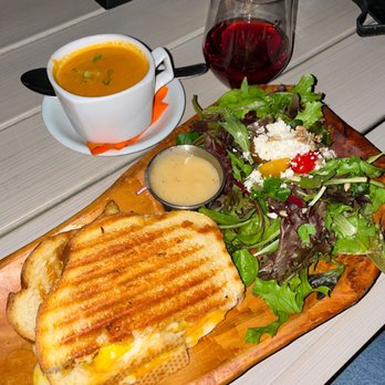 Screwtop Wine Bar - Grilled Chesse and Tomato Soup - Wine Bars Near Me - Arlington, Virginia Screwtop Wine Bar - Grilled Chesse and Tomato Soup - Wine Bars Near Me - Arlington, Virginia