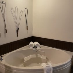 Blacksmith Inn On the Shore - Lovely whirlpool tub
