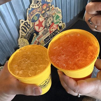 Hank's Filling Station - Bars Near Me - Norfolk, Virginia