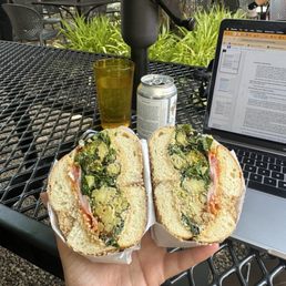 Brokkoli-Caesar Bagel