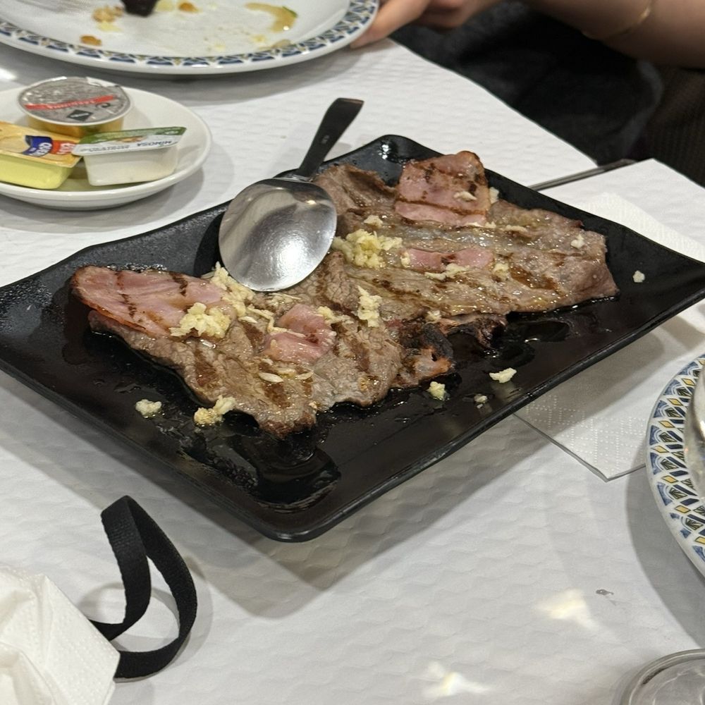 Principe do Calhariz - Escalopes de Vitela Grelhados (€9,5) - small steaks of veal - Portuguese Near Me - Lisbon, 11