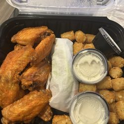 The Bar @ Tropicana & Durango - Medium buffalo wings extra crispy all flats cane w ranch an carrots n celery w tots